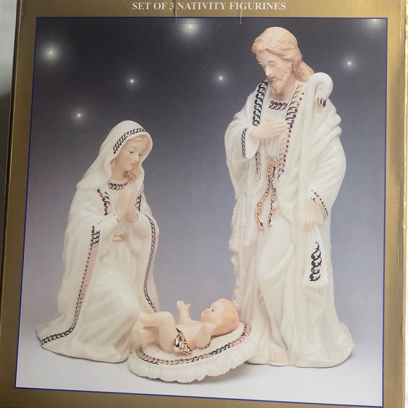 40% off Jade Porcelain Rare Vintage Nativity Figurine Mary Joseph and Baby Jesus - Picture 1 of 10